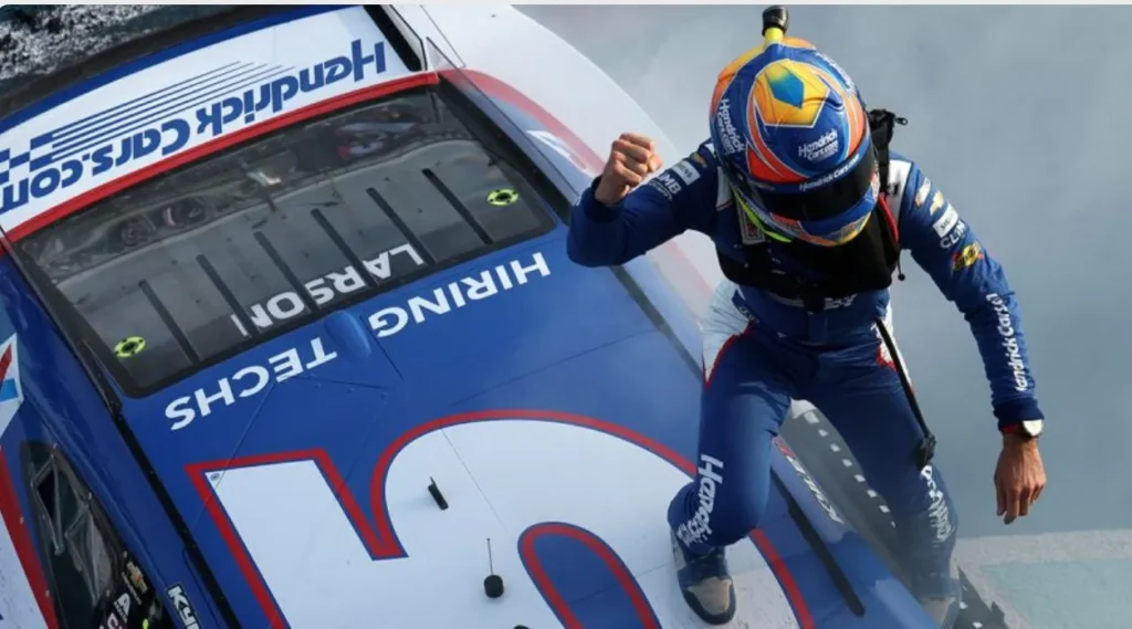 LARSON DOMINA KANSAS Y AFIANZA EL LIDERATO