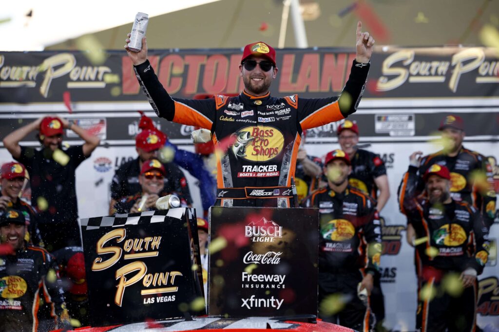 BRISCOE DOMINA Y SOBREVIVE EN LAS VEGAS