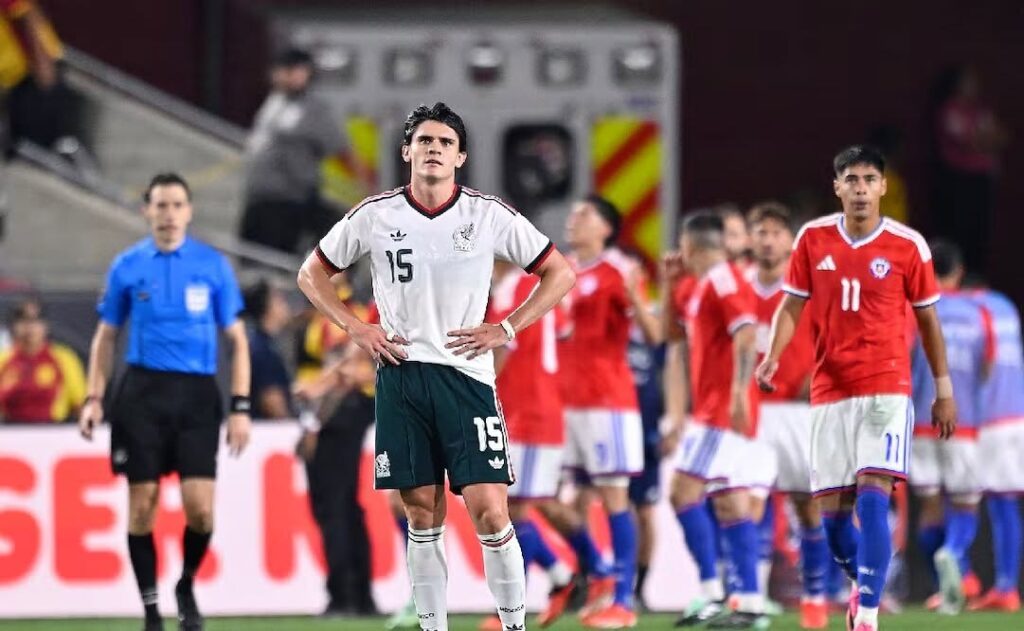 MÉXICO CIERRA SIN TRIUNFOS Y CAE ANTE CHILE