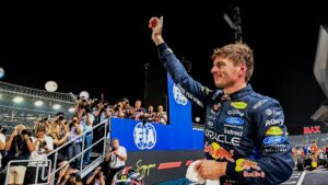 VERSTAPPEN SOBREVIVE AL CAOS DE SINGAPUR