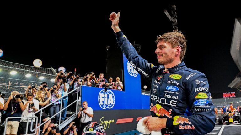 VERSTAPPEN SOBREVIVE AL CAOS DE SINGAPUR