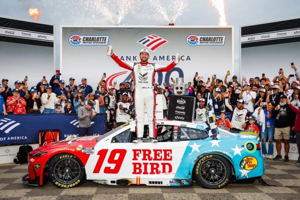 BRISCOE GANA POR 29 MILÉSIMAS EN CHARLOTTE