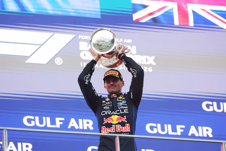 VERSTAPPEN CONQUISTA SEPANG BAJO LA LLUVIA