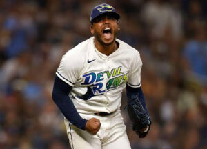 TAMPA BAY EMPATA LA SERIE CON PITCHEO
